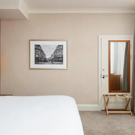 Hotel Crowne Plaza London Ealing By Ihg Exterior foto