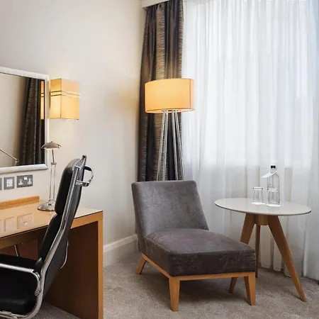 Hotel Crowne Plaza London Ealing By Ihg Exterior foto