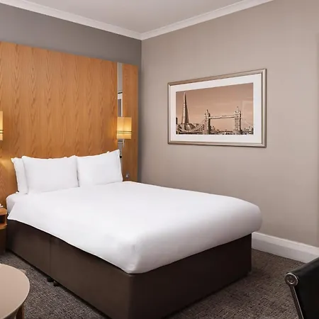 Hotel Crowne Plaza London Ealing By Ihg Exterior foto