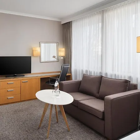 Hotel Crowne Plaza London Ealing By Ihg Exterior foto