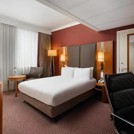 Hotel Crowne Plaza London Ealing By Ihg Exterior foto
