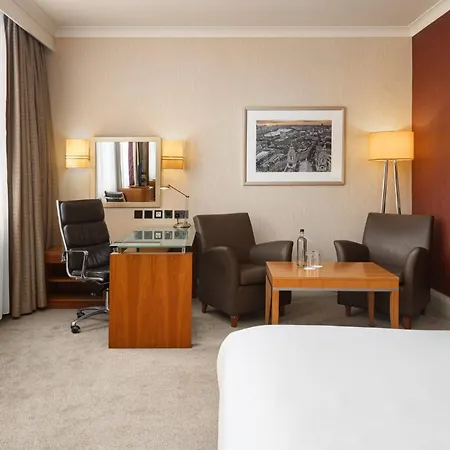 Hotel Crowne Plaza London Ealing By Ihg Exterior foto