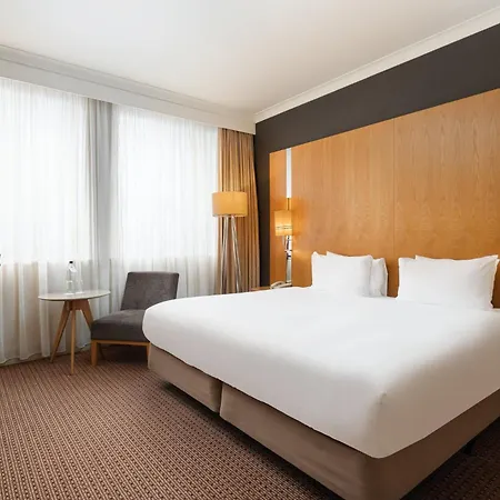Hotel Crowne Plaza London Ealing By Ihg Exterior foto