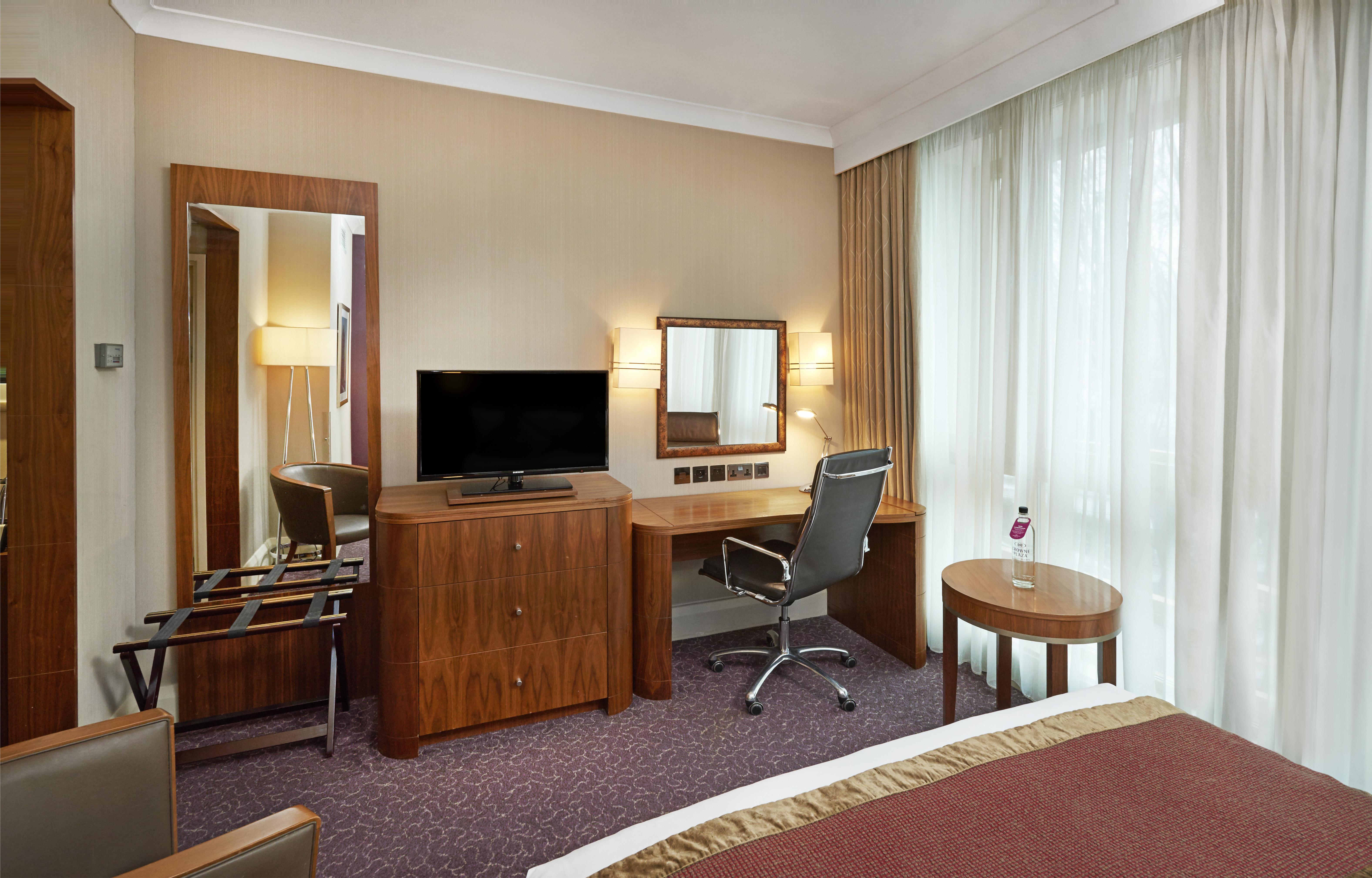 Отель Crowne Plaza London By Ihg Илинг