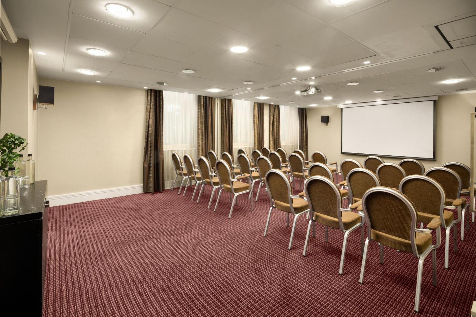 Hotel Crowne Plaza London By Ihg Ealing