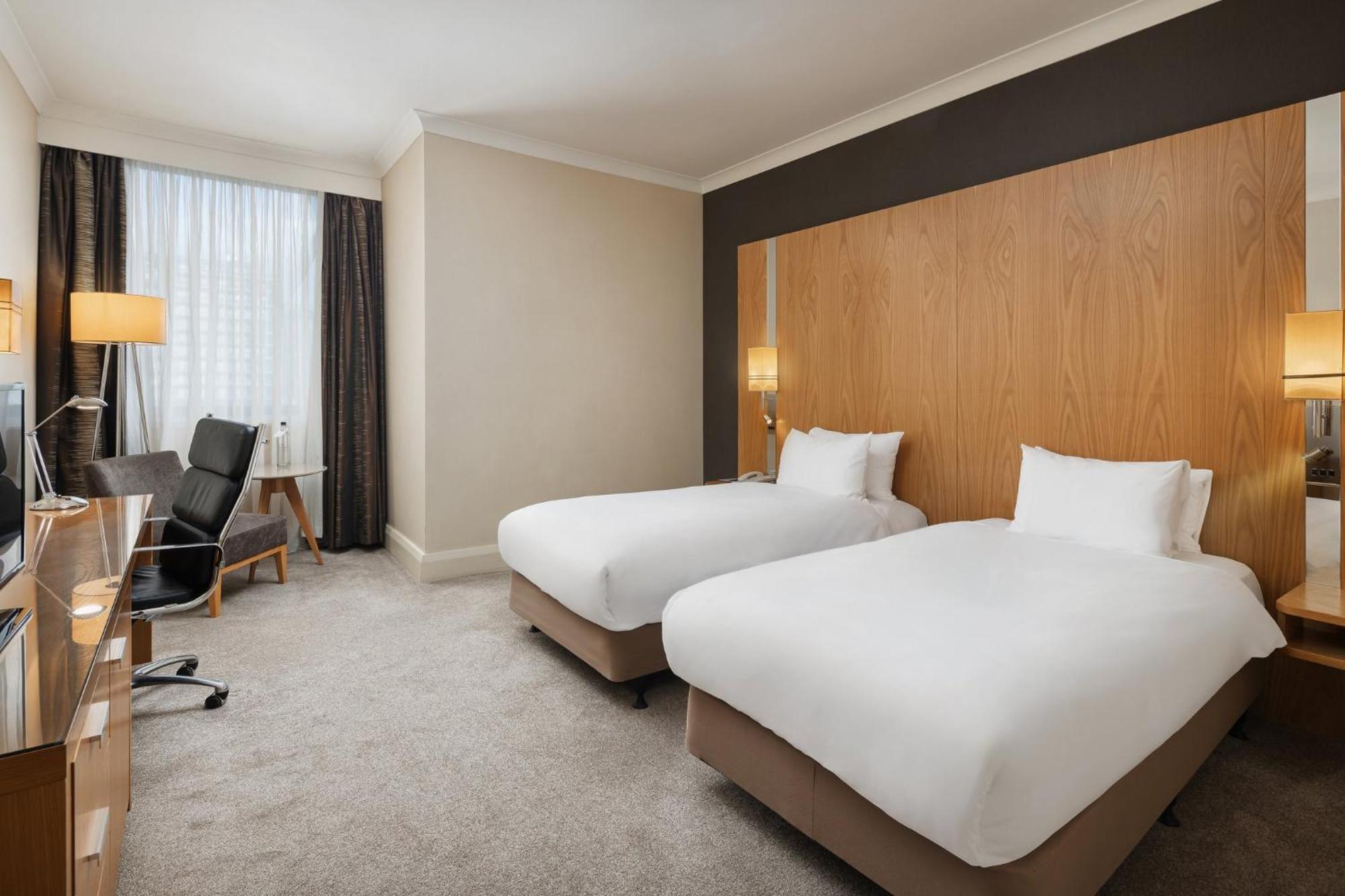 Отель Crowne Plaza London By Ihg Илинг