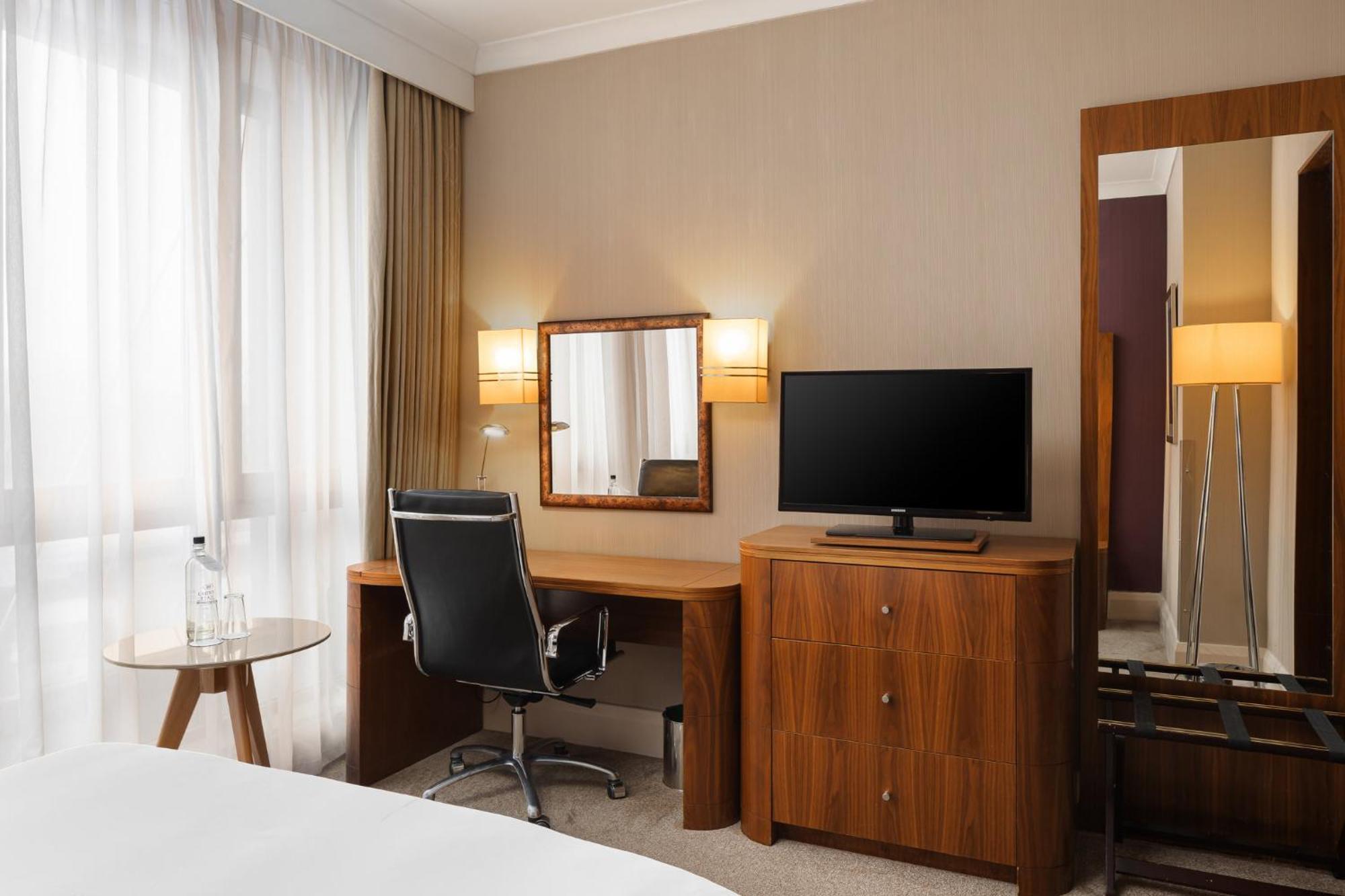 Hotel Crowne Plaza London By Ihg 4*