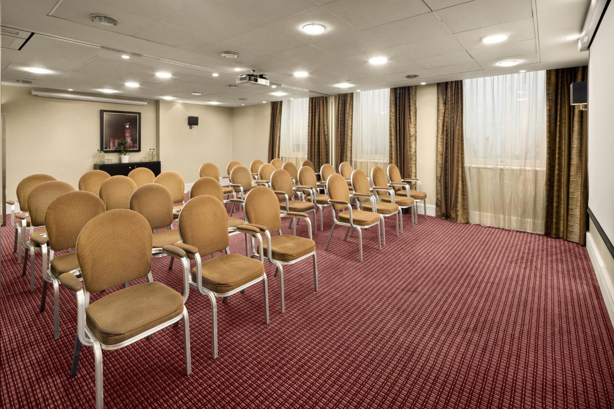 Hotel Crowne Plaza London By Ihg Ealing