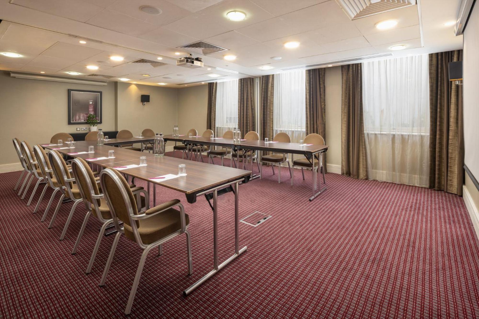 Hotel Crowne Plaza London By Ihg 4*